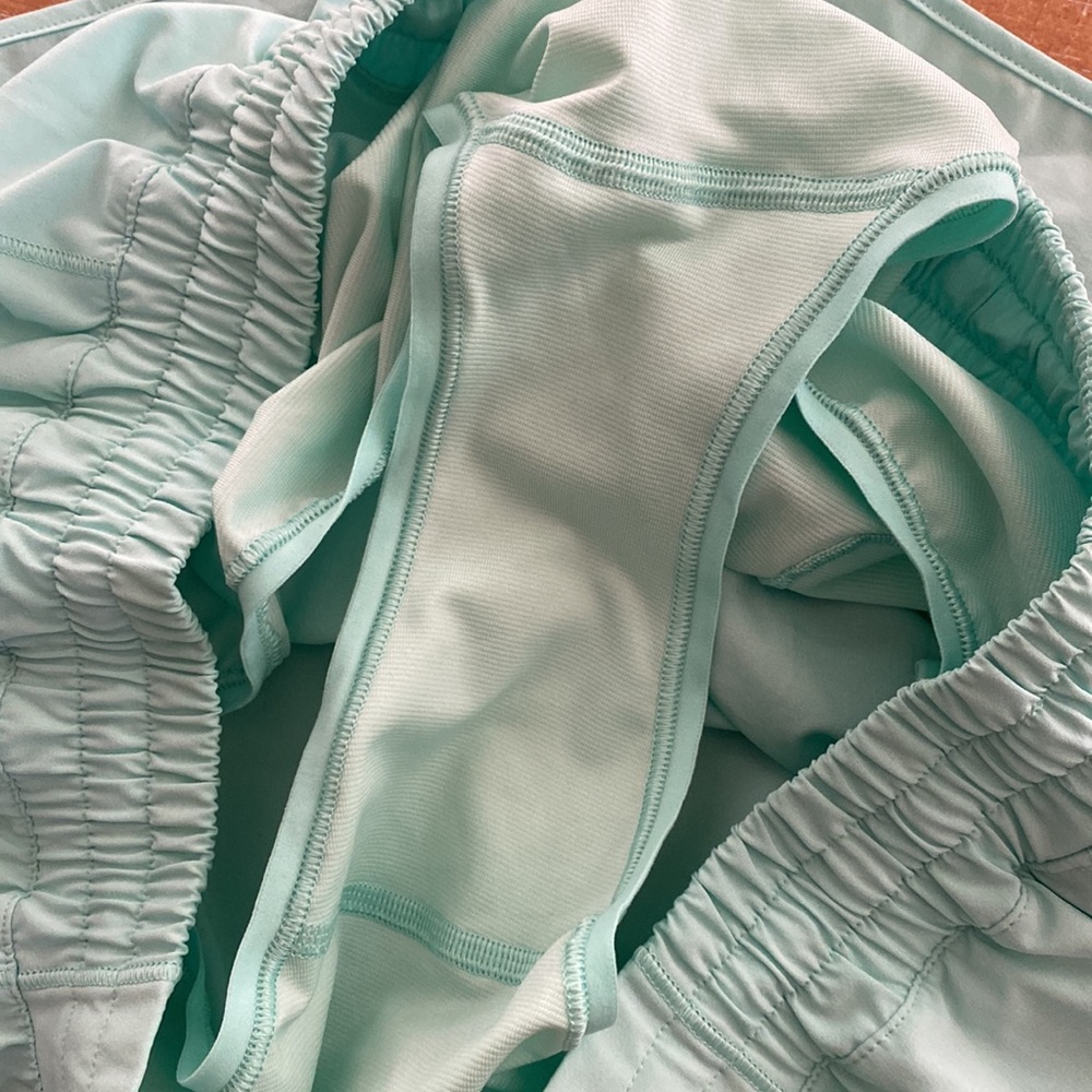 Lululemon Hotty Hot Shorts 4” - Picture 5 of 6